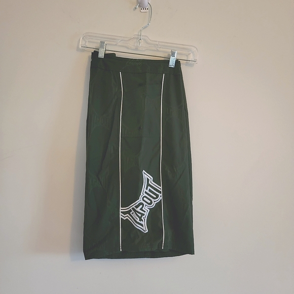 TAPOUT Men's Olive Green, White and Black Fight Shorts Size Large - Picture 5 of 9